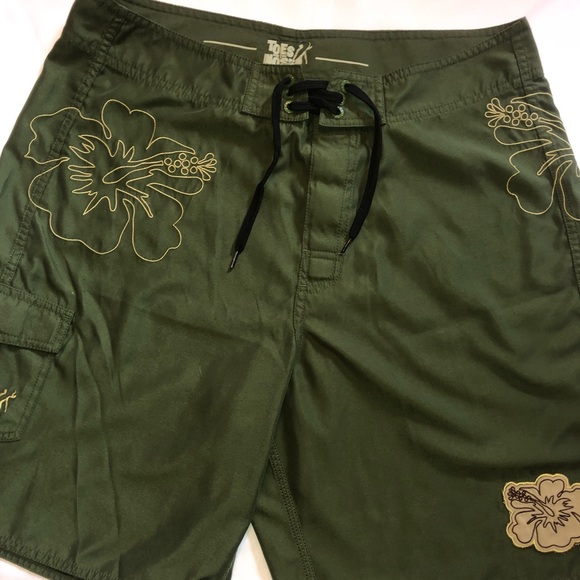 Toes on The Nose Board Shorts - Picture 1 of 6